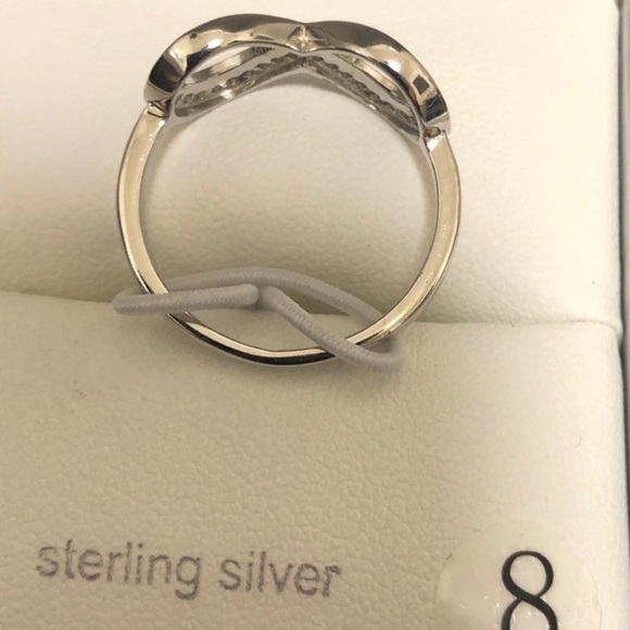 Silver Cubic Zirconia Infinity Ring Women’s ring Size 8 New NIB - Picture 3 of 7